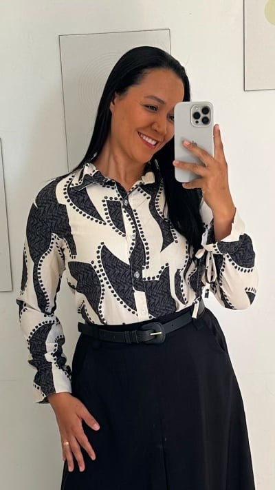 CAMISA NO CREPE MANGA LONGA MEL PRETA E BEGE TAMANHO P