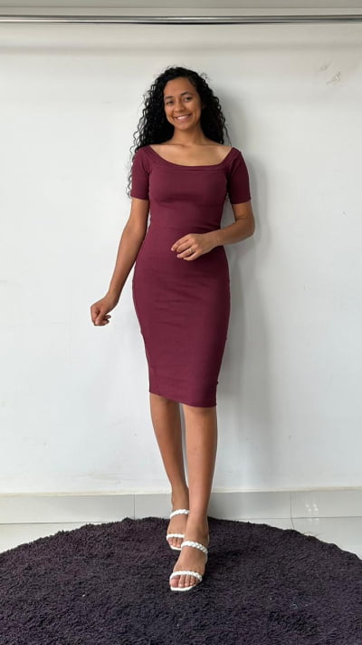 VESTIDO CANELADO ALGODÃO JUSTO COMPRIMENTO CLASSICO MANGA CURTA GOLA CANOA